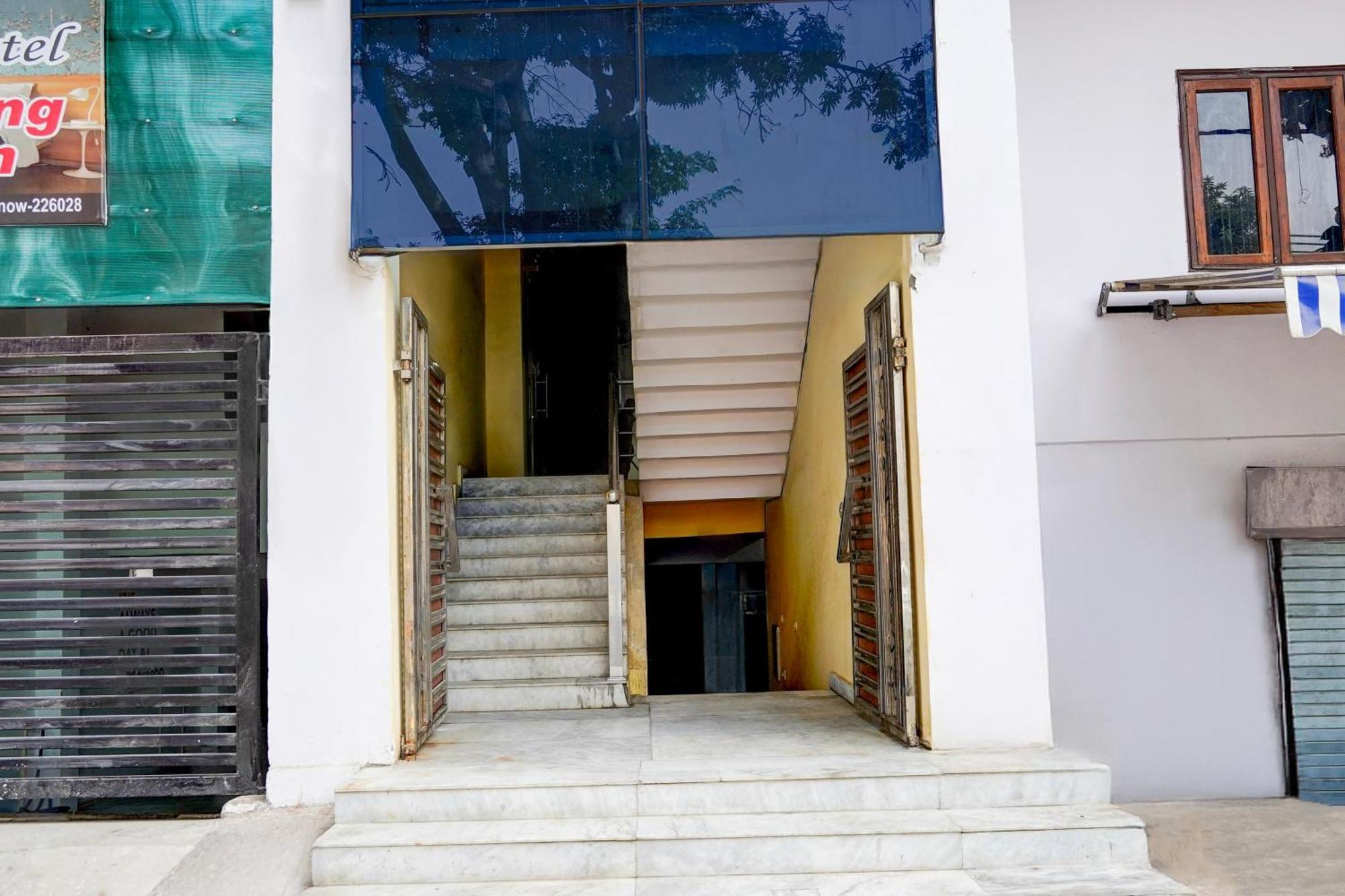 Super Collection O Govind Vihar Matiyari Formerly Saffron Chinhat Exteriör bild